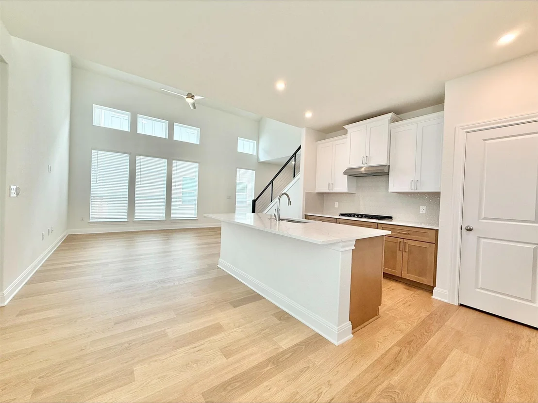 Photo of 405 Young ST
