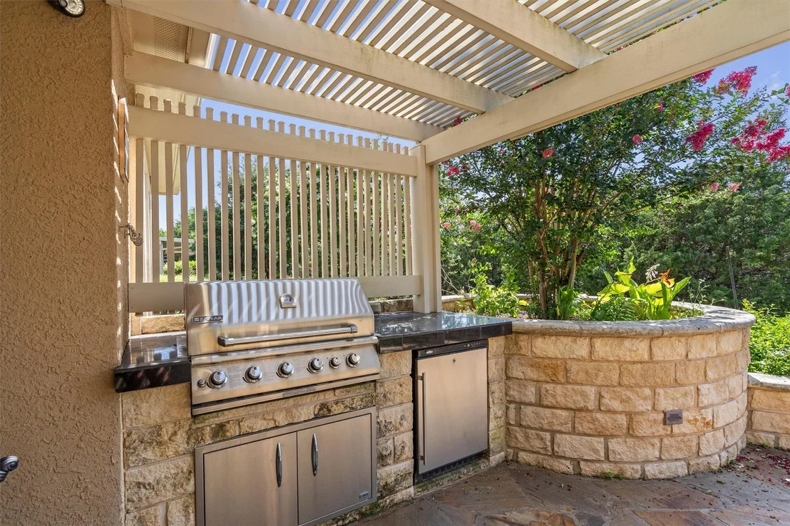 Photo of 300 Pipe Creek LN