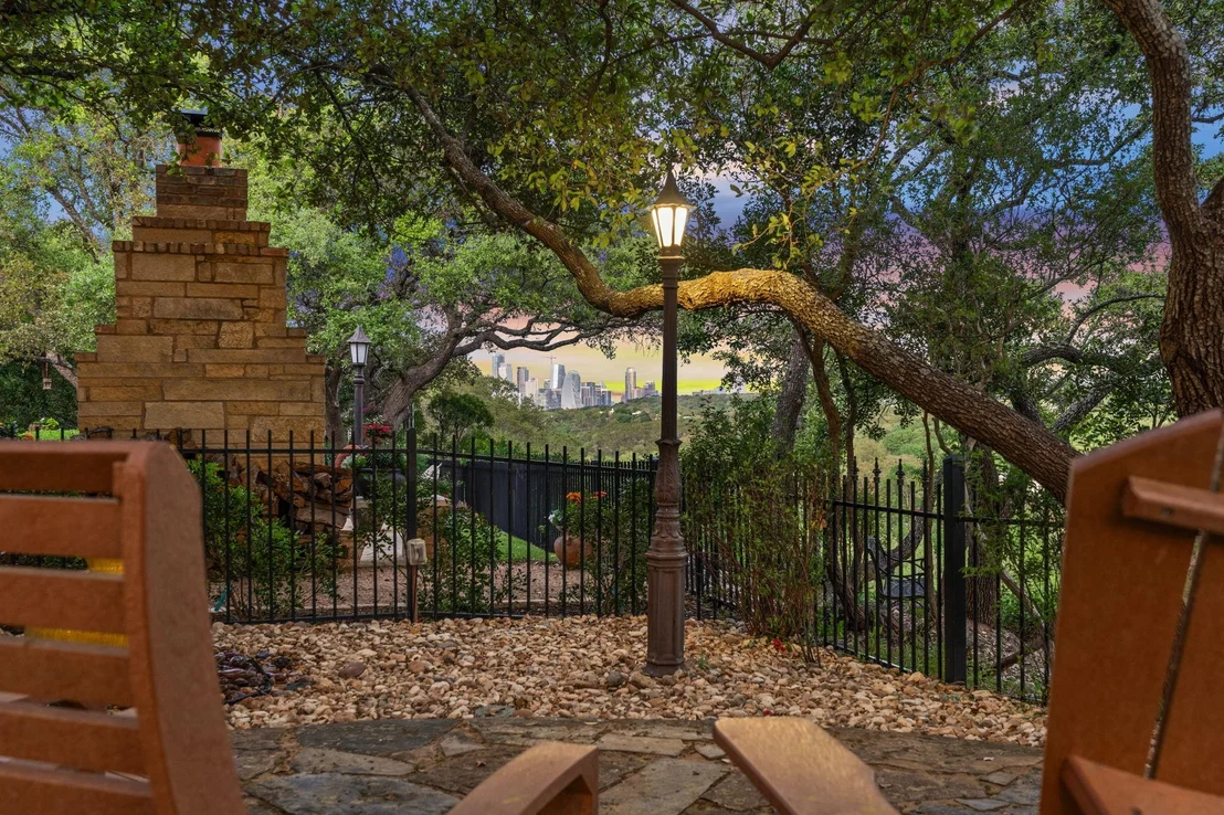 Photo of 2717 Bartons Bluff LN