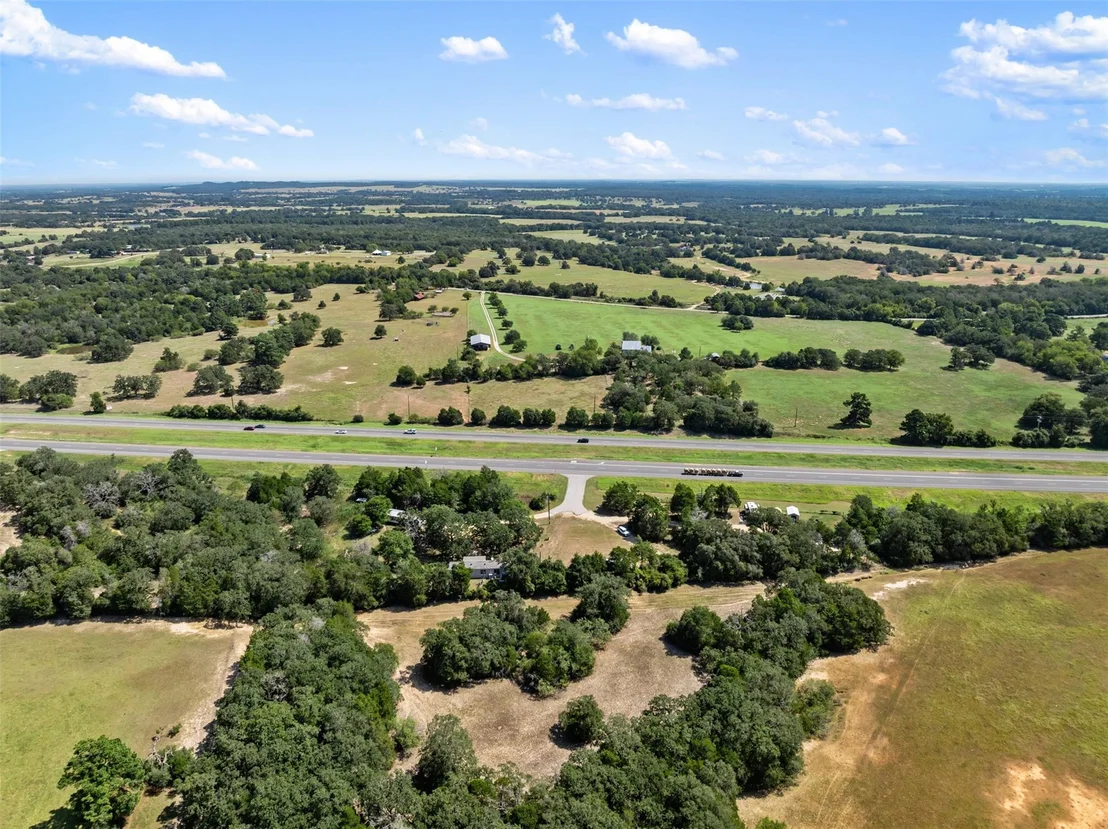 Photo of Unit 1 at 2057 US-290 Highway E