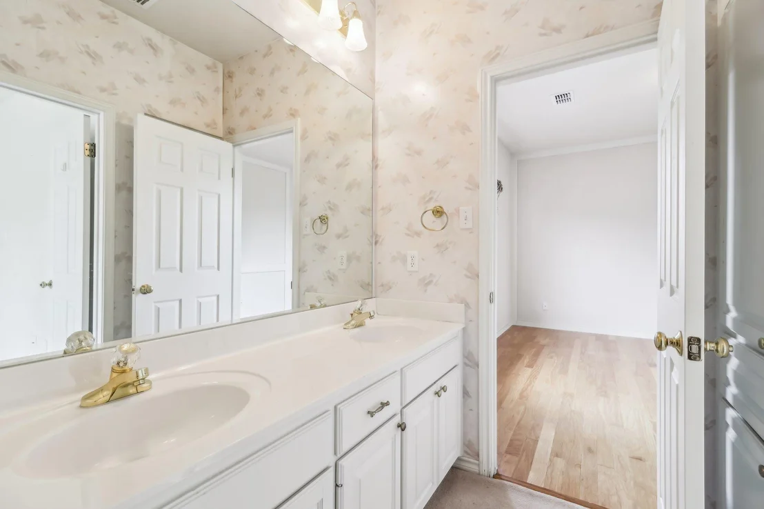 Photo of 7100 Valburn DR