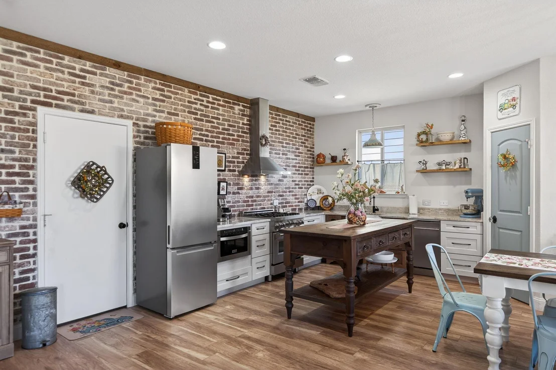 Photo of 613 Whitman Ave