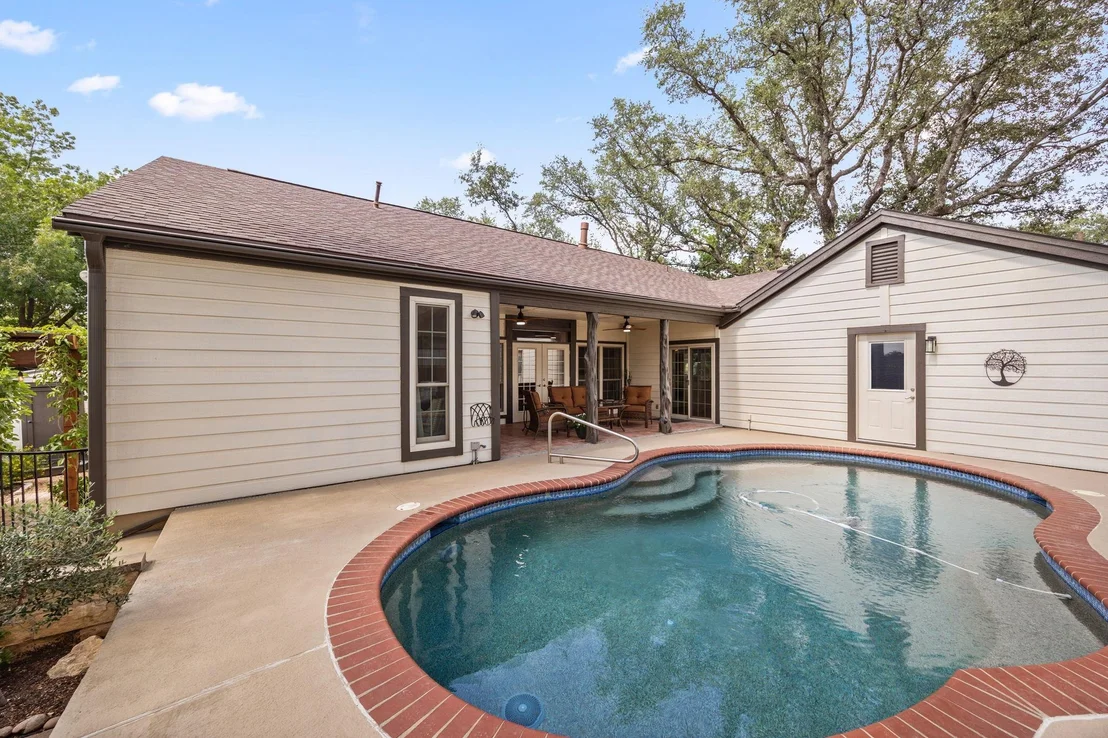 Photo of 301 Riverview DR