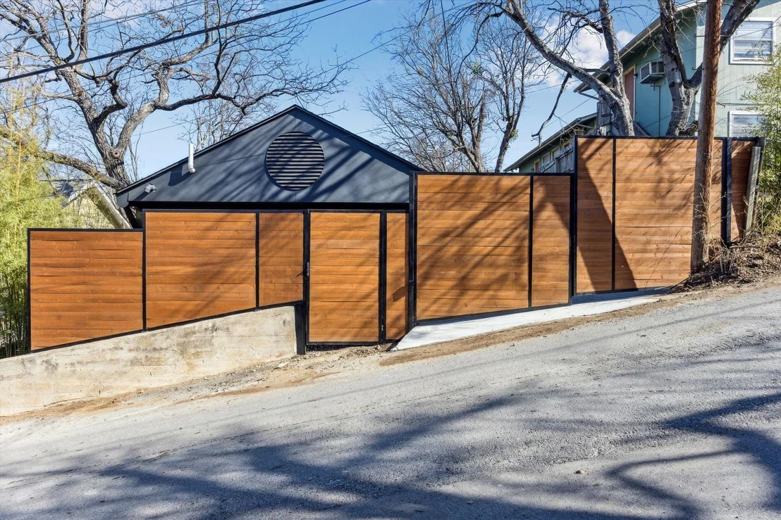 Photo of 1117 W 9th ST