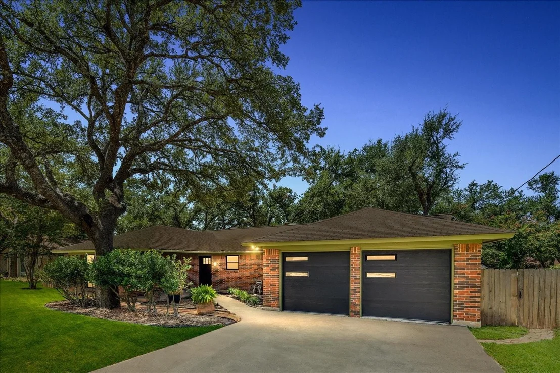 Photo of 2401 Orleans DR
