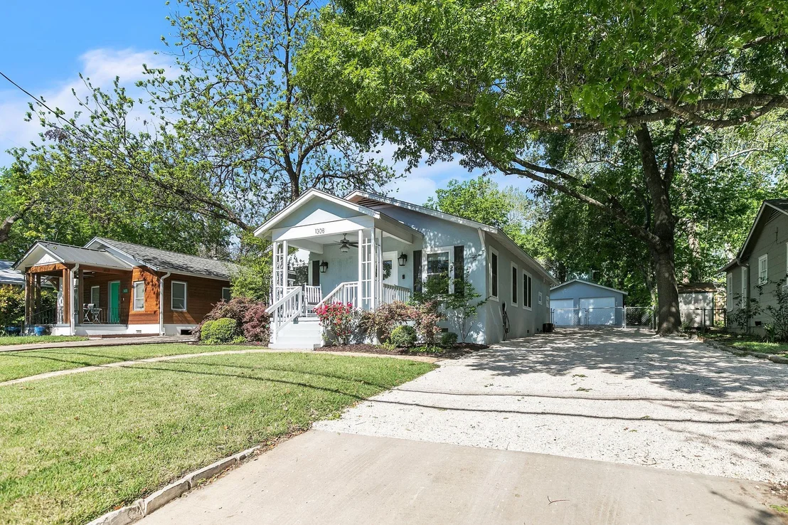 Photo of 1308 KINNEY Ave