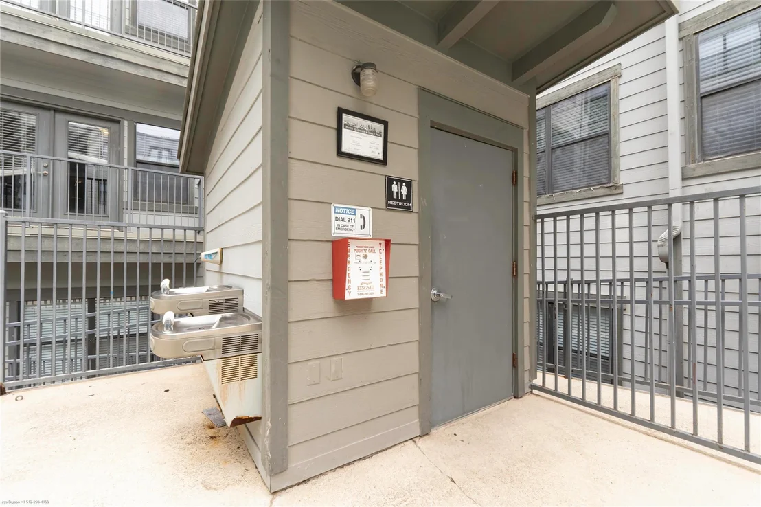 Photo of Unit 305 at 2502 Leon ST