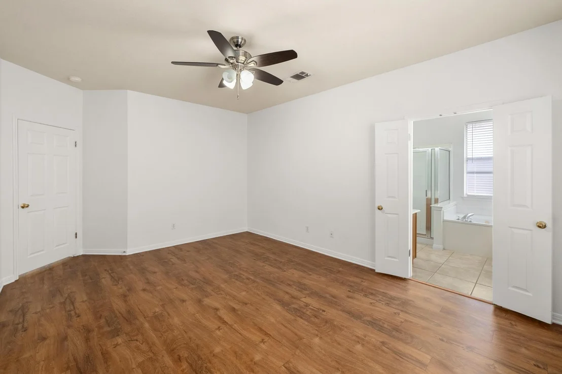 Photo of 1105 Woodview DR
