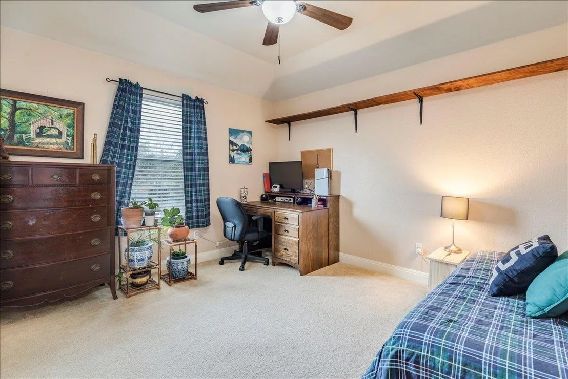 Photo of 1077 Fairway