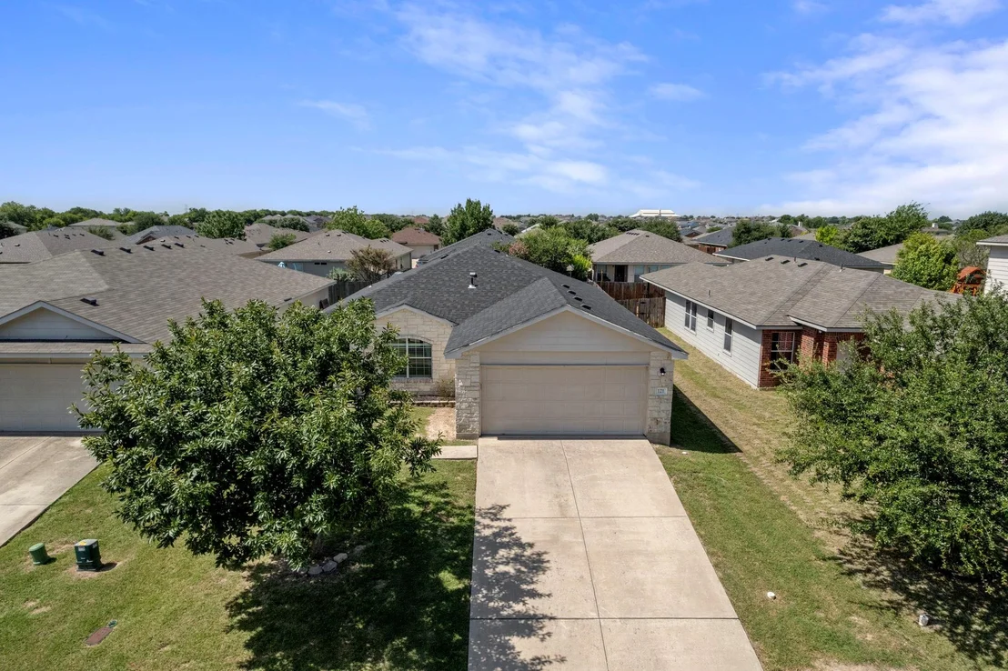 Photo of 121 McGugan LN