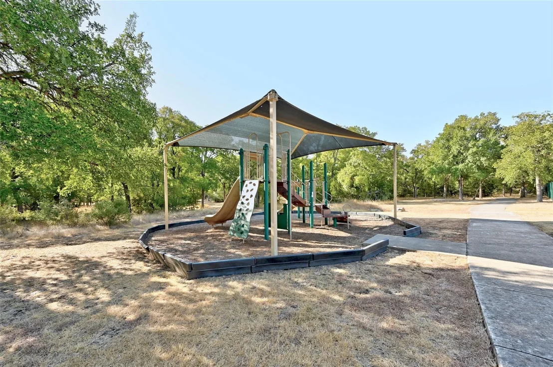 Photo of 329 Cullen BLVD