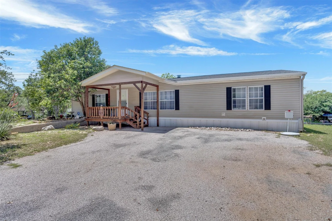 Photo of 702 Liveoak RD