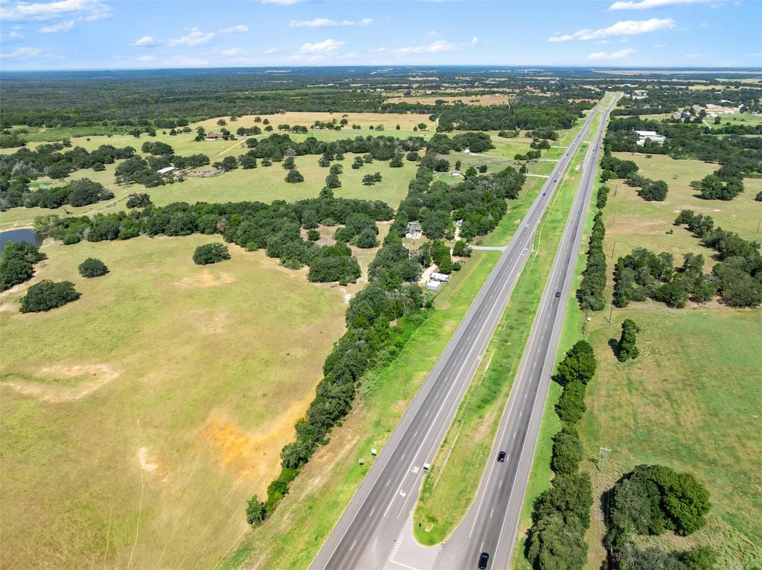 Photo of Unit 1 at 2057 US-290 Highway E