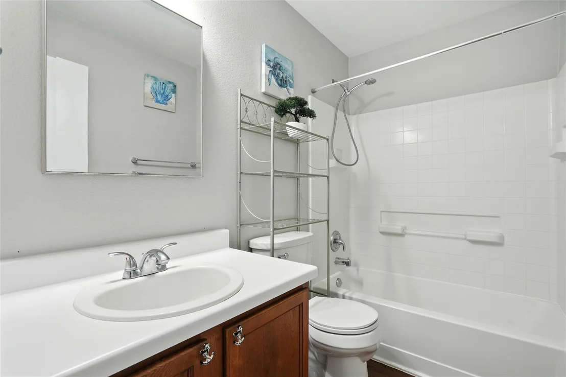 Photo of 221 Herrera TRL