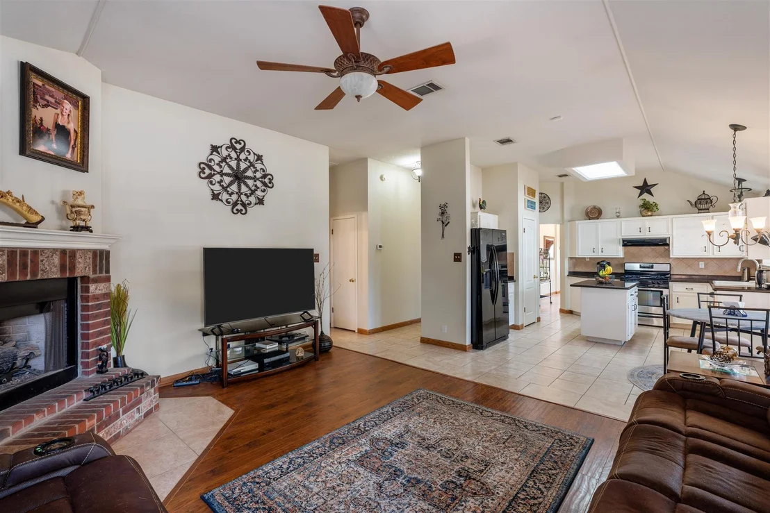 Photo of 1211 Sugarberry DR