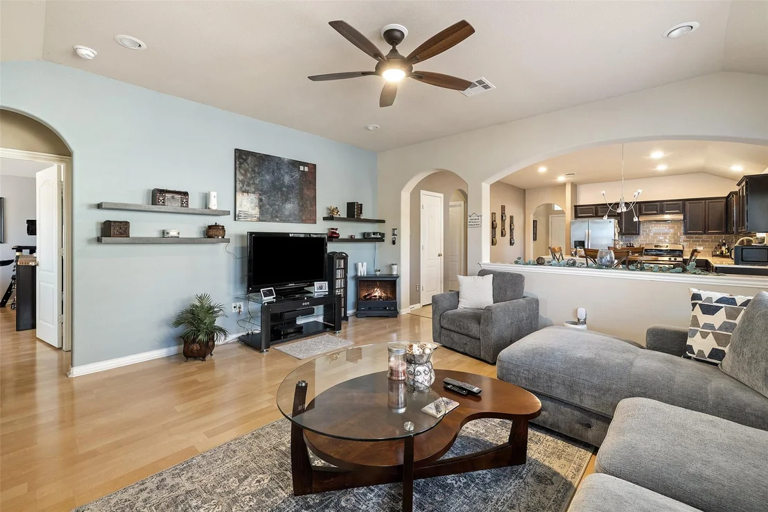 Photo of 339 Strawberry Blonde DR