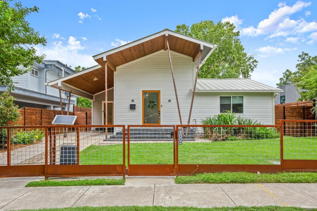 Photo of 1002 Payne Ave