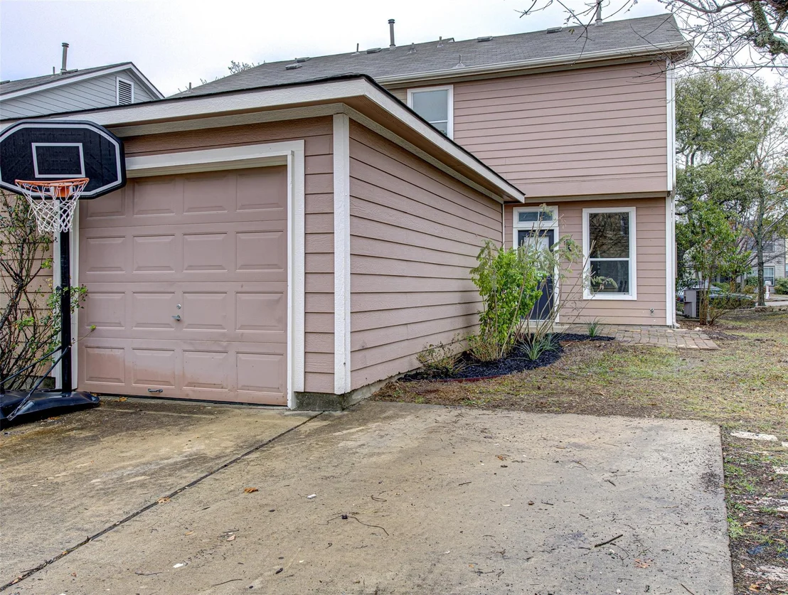 Photo of Unit B at 6249 Negley