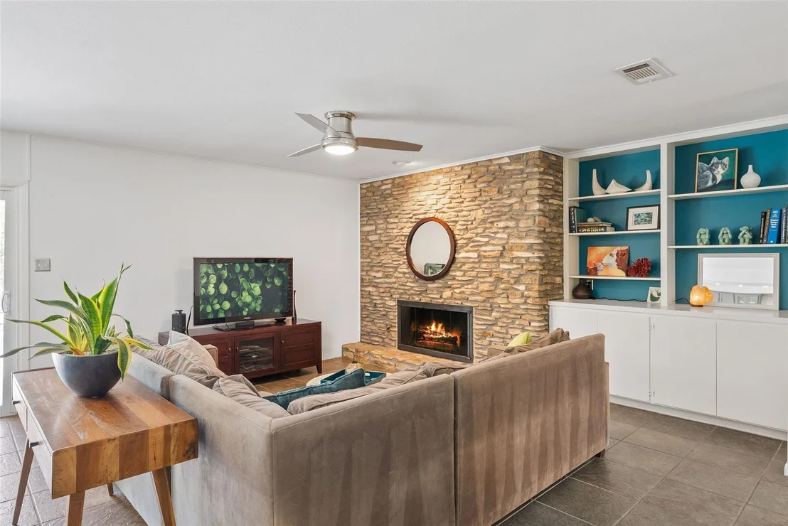 Photo of 8808 Point West DR