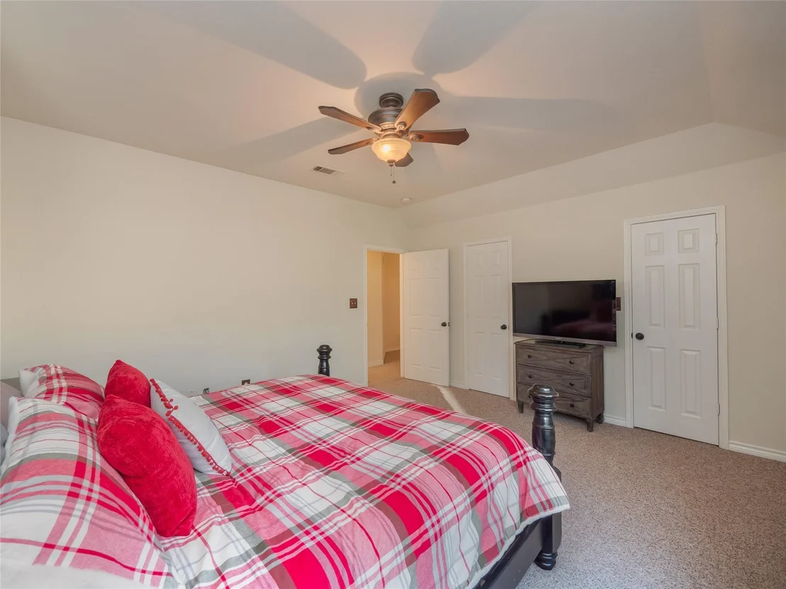 Photo of 533 Arbors CIR