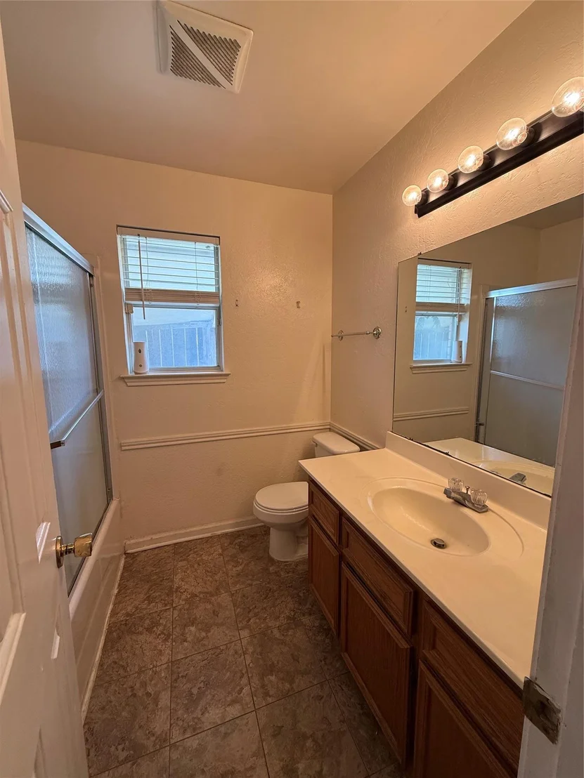 Photo of 907 Vernon DR