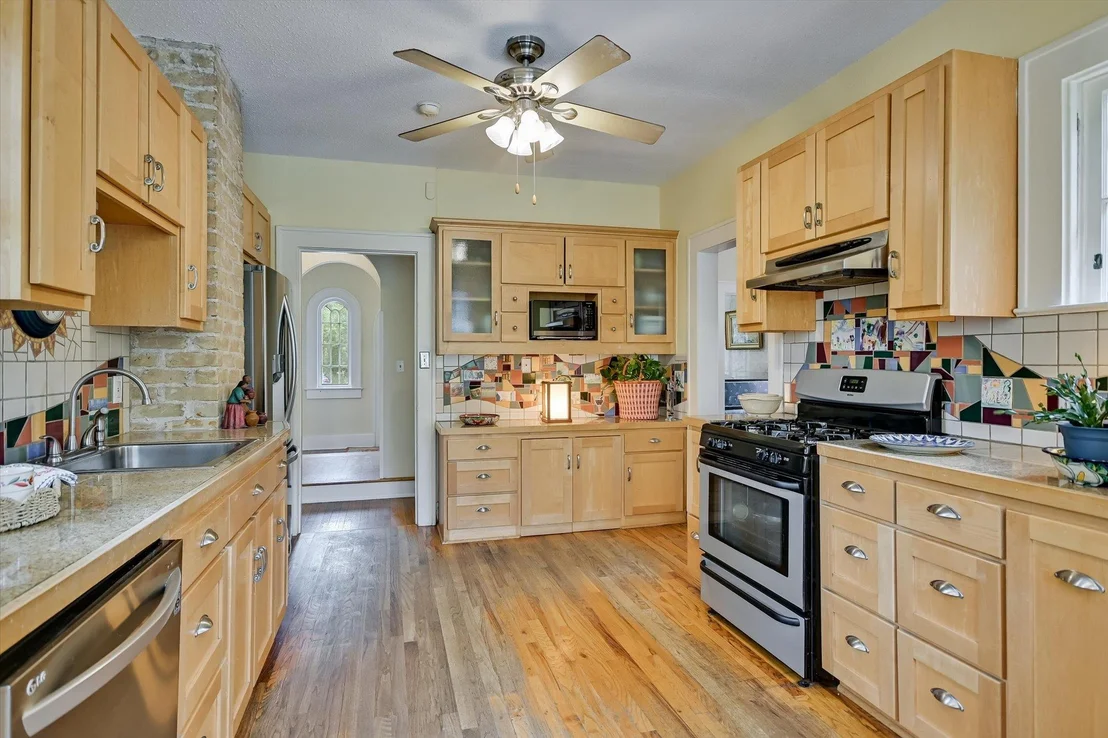 Photo of 106 W 32nd ST