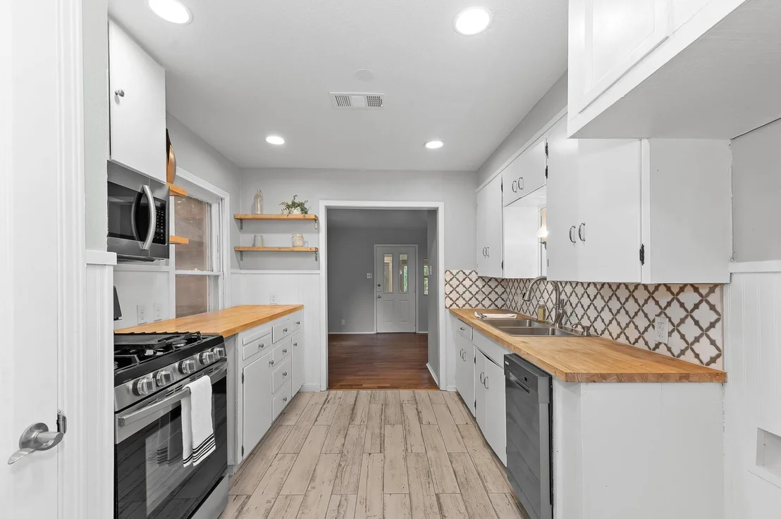 Photo of 1708 Payne Ave