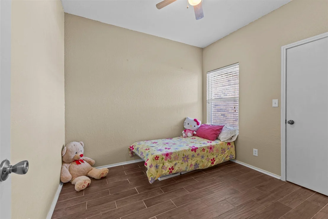 Photo of 16503 Edgemere DR