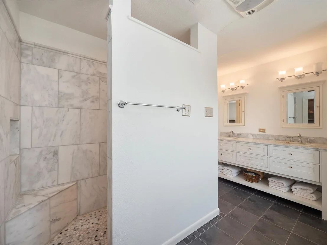 Photo of 1822 Rowe LOOP