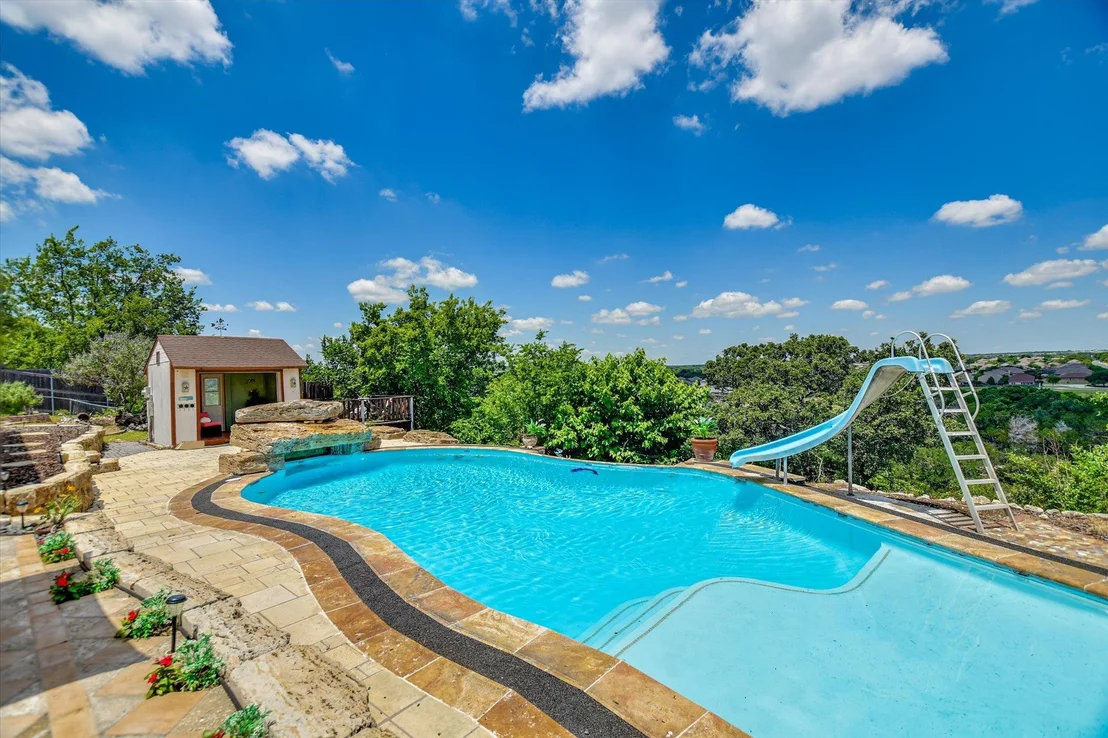 Photo of 131 High Gabriel DR