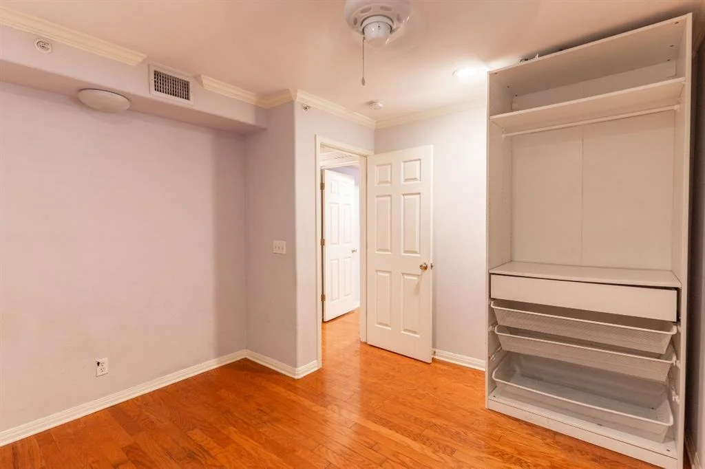 Photo of Unit 2 at 3009 Speedway