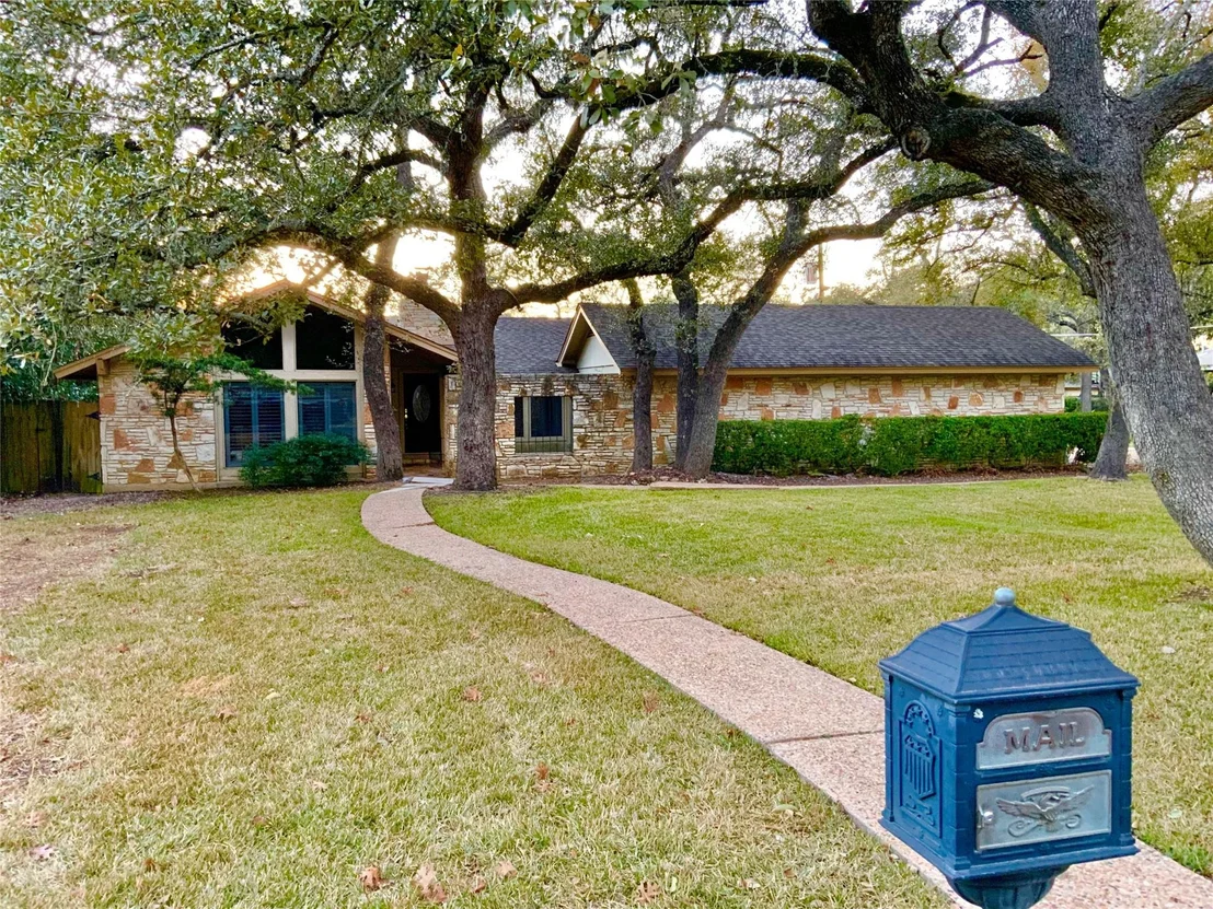 Photo of 11906 Brookwood CIR