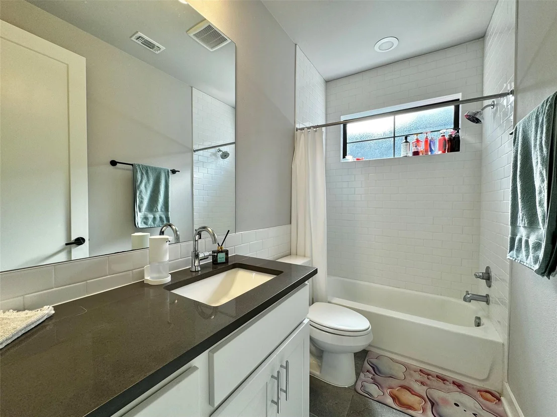Photo of 3905 Taniguchi ST