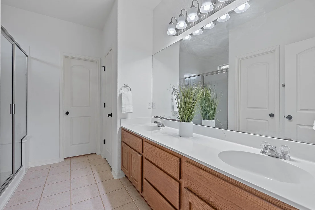 Photo of 220 Canterbury DR