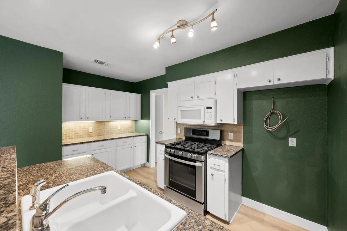 Photo of 902 Emerald Wood DR