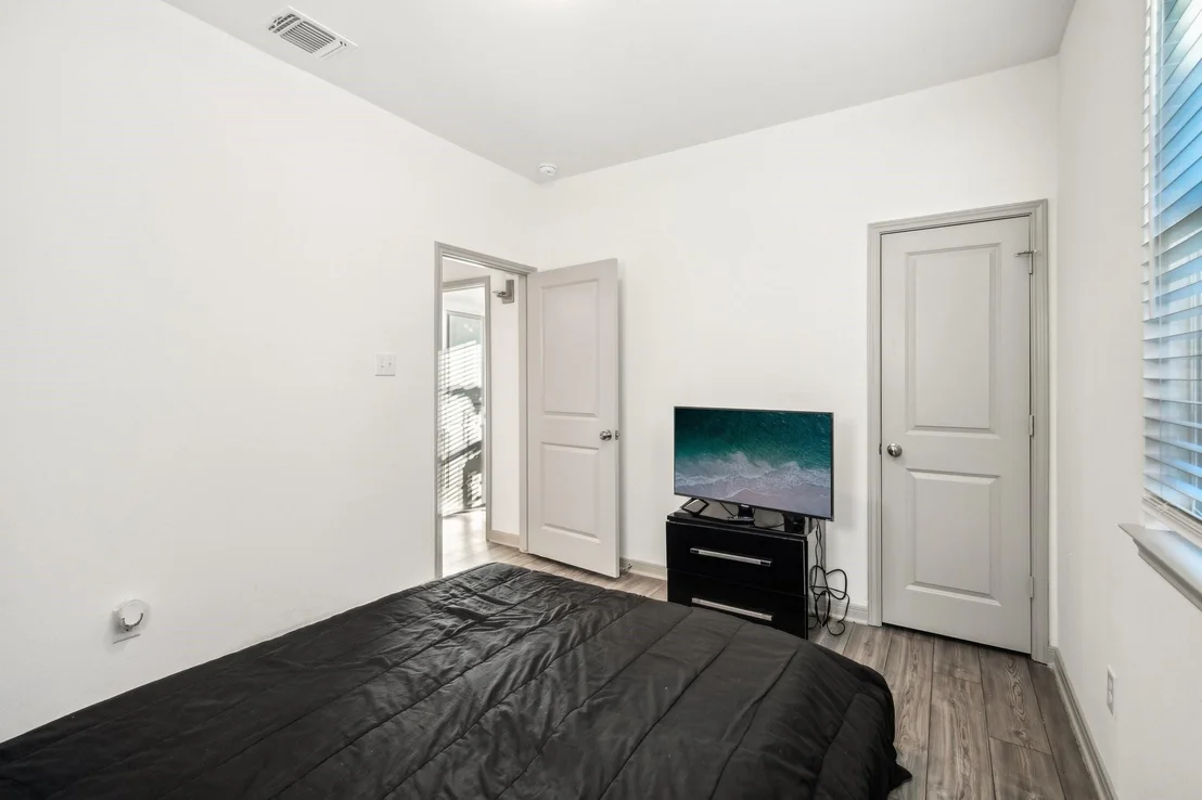 Photo of 6913 McGregor LOOP