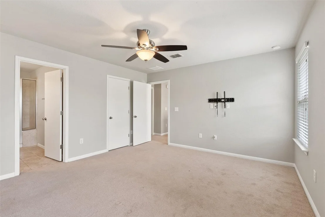Photo of 366 Eagle Brook LN