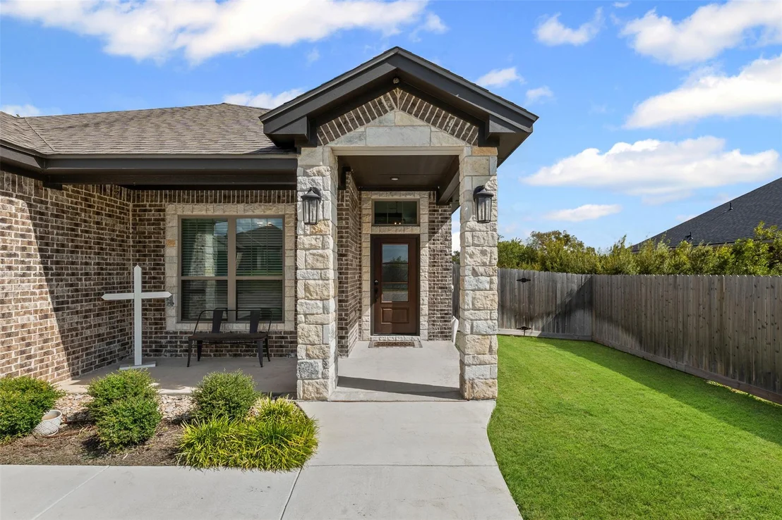 Photo of 707 Eagle Pass DR