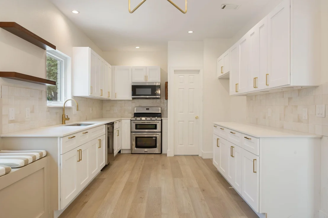 Photo of 1102 Twin Creek DR