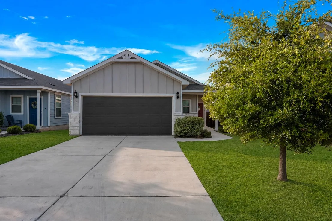 Photo of 433 Stone Water LN