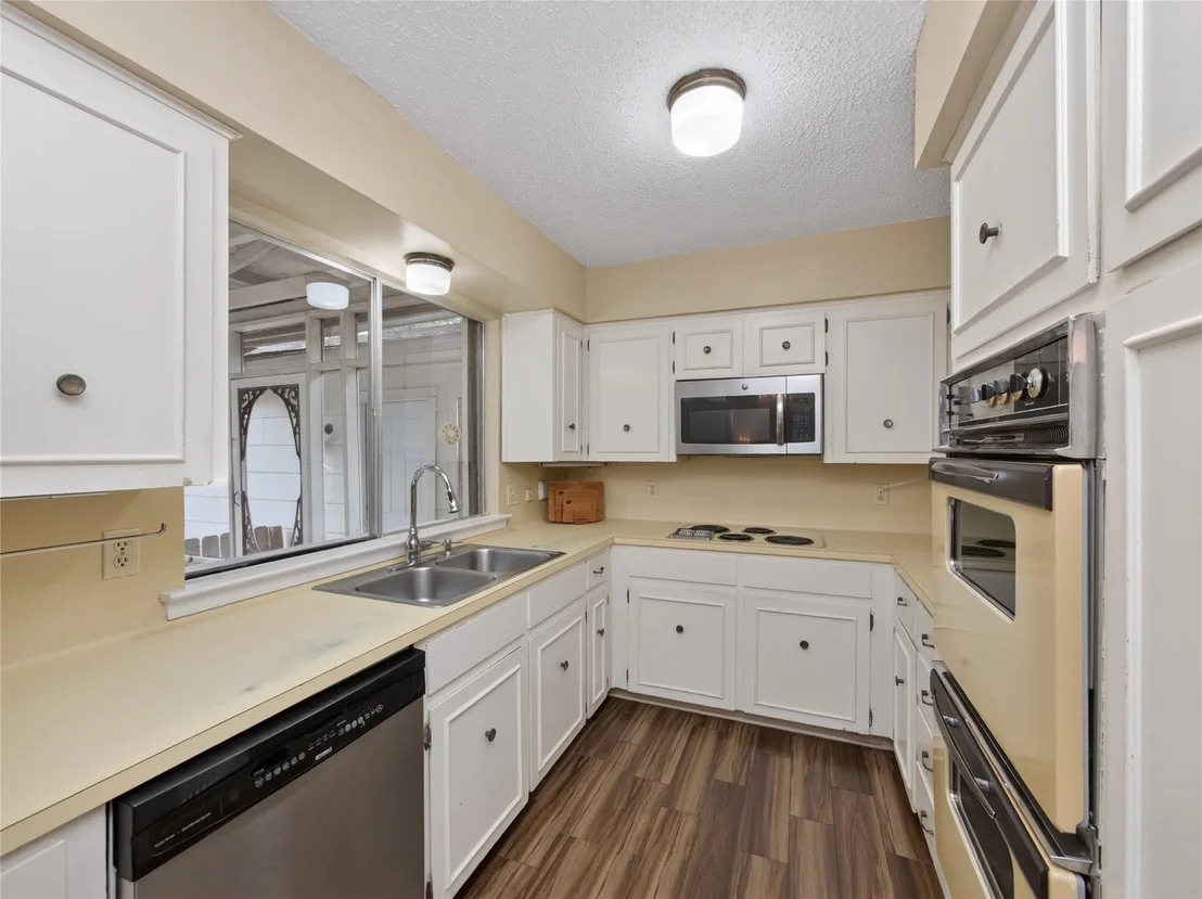 Photo of 12901 Sherbourne ST