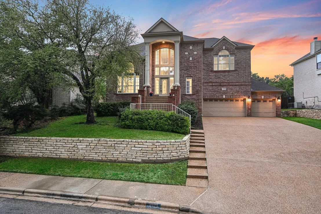Photo of 2112 Cliffs Edge DR