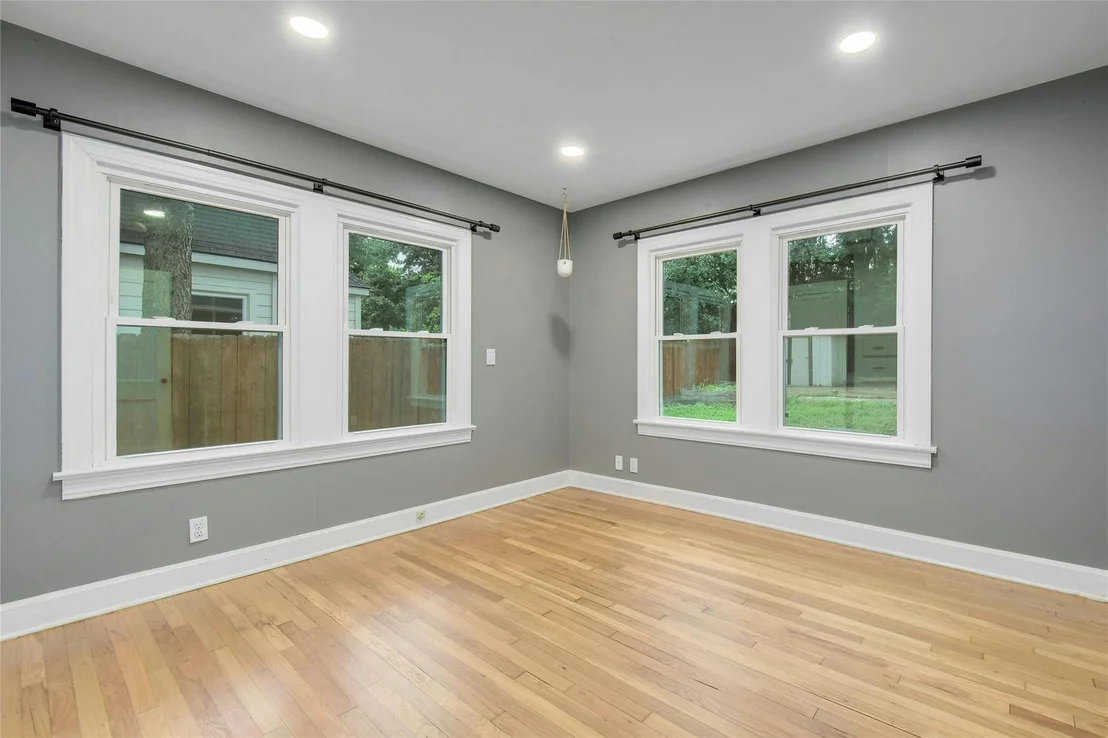 Photo of 3310 Robinson Ave