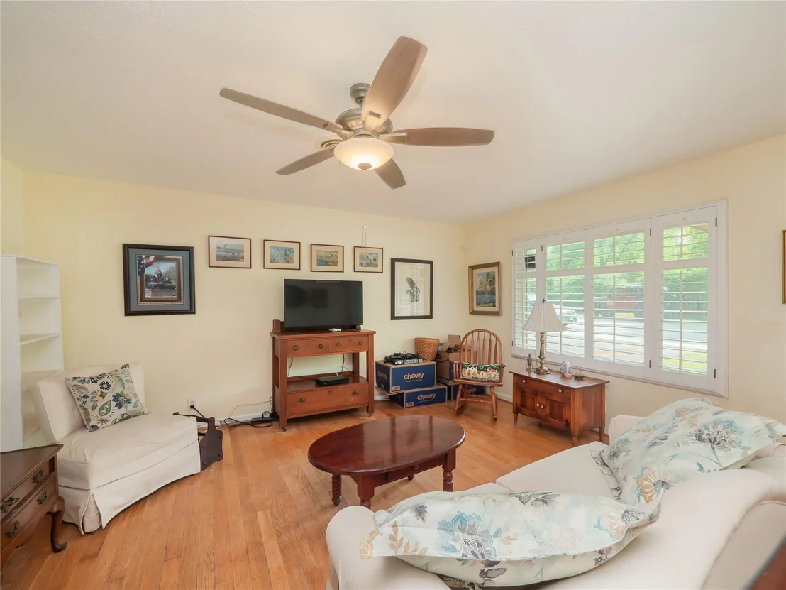 Photo of 700 Lewis DR