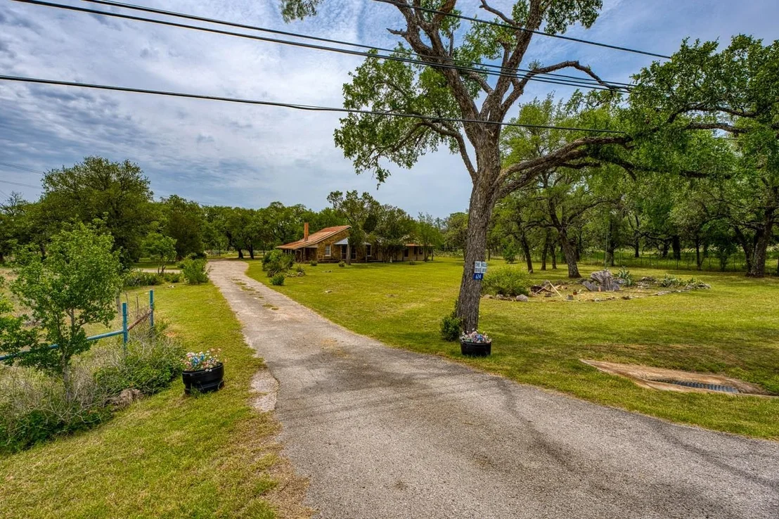 Photo of 624 N US 281