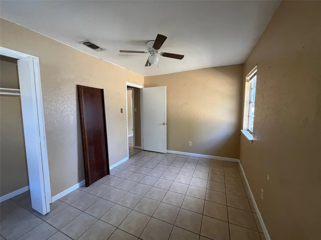 Photo of 1811 Crestview DR