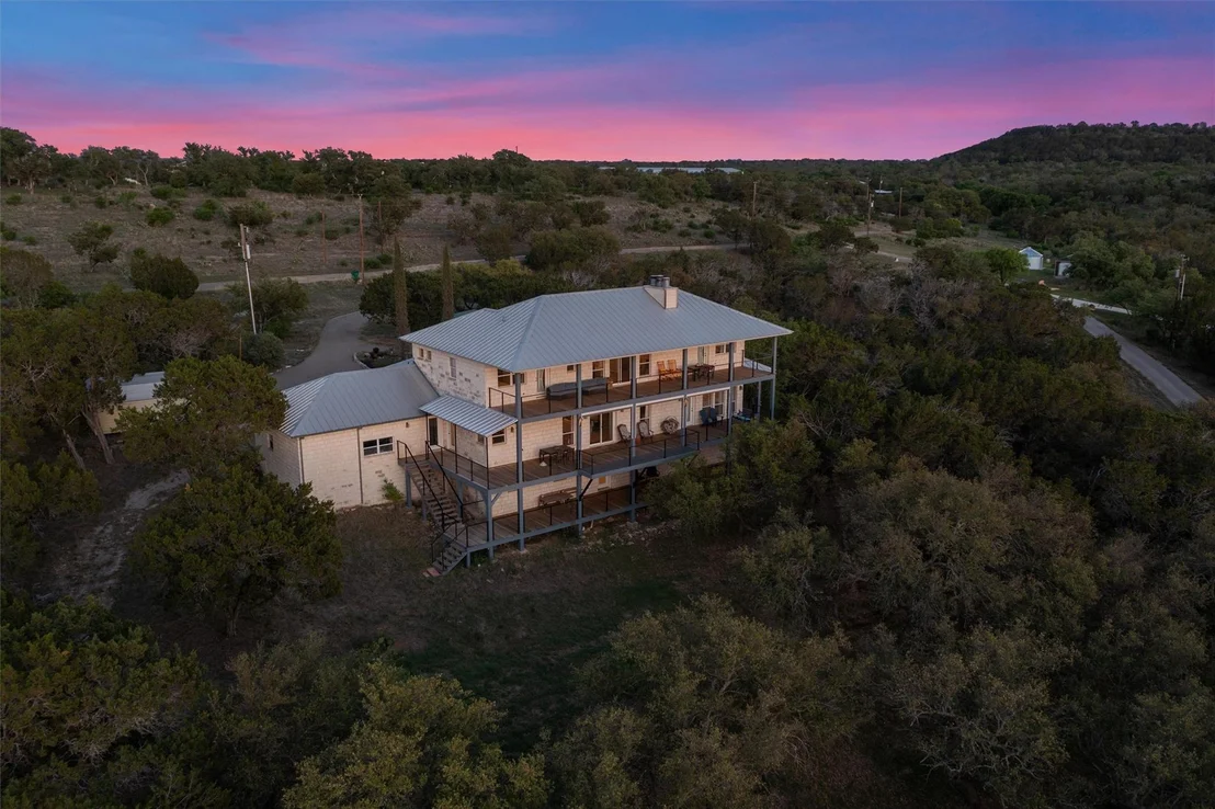 Photo of 4401 Sunset Cliff RD