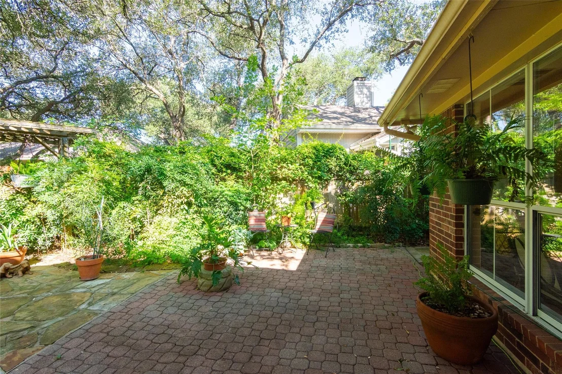Photo of 6411 CLAIRMONT DR