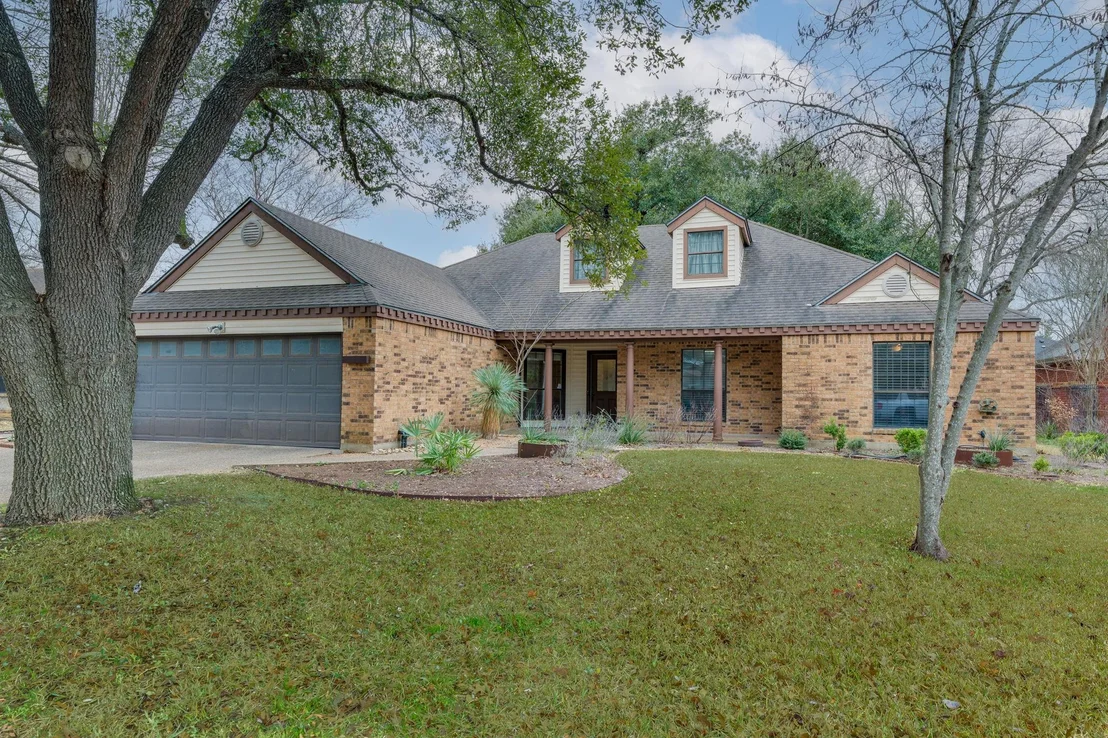 Photo of 2403 Braemar CV