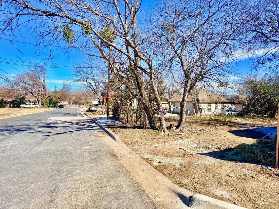 Photo of 7407 Carver Ave